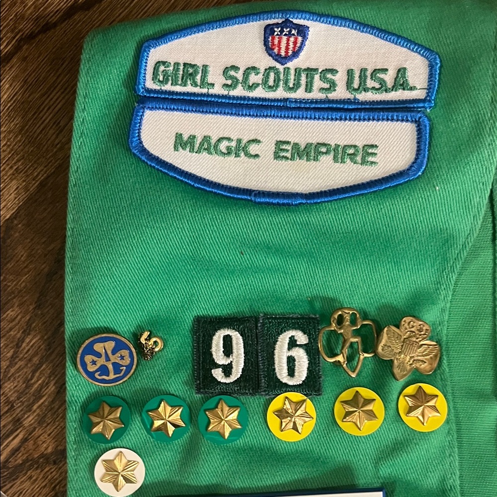 VINTAGE 70s 80s Green Girl Scouts Sash with Vintage Badges Patches - Picture 9 of 9